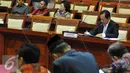 Calon Kepala BIN, Sutiyoso menyampaikan visi saat jalani uji kelayakan dan kepatutandi Jakarta, Selasa (30/6/2015). Sutiyoso berbicara mengenai ancaman ideologi, terorisme, separatisme yang mulai menyebar di dunia maya. (Liputan6.com/Andrian M Tunay)