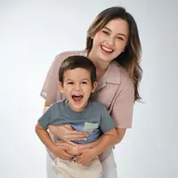 Dikenal sebagai aktris berparas bule yang menawan, Kimberly Ryder sekarang sudah jadi ibu dua anak. [@kimbrlyryder].