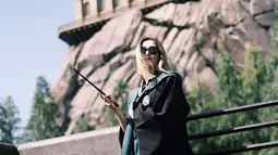 House Slytherin dengan logo ular ini memiliki warna yang khas, yaitu warna hijau. Diketahui bahwa di asrama ini penyihirnya memiliki karakter ambisi, idealis, kepemimpinan, kecerdikan, dan yang paling penting adalah memiliki darah penyihir murni. (Liputan6.com/IG/@rantymaria)