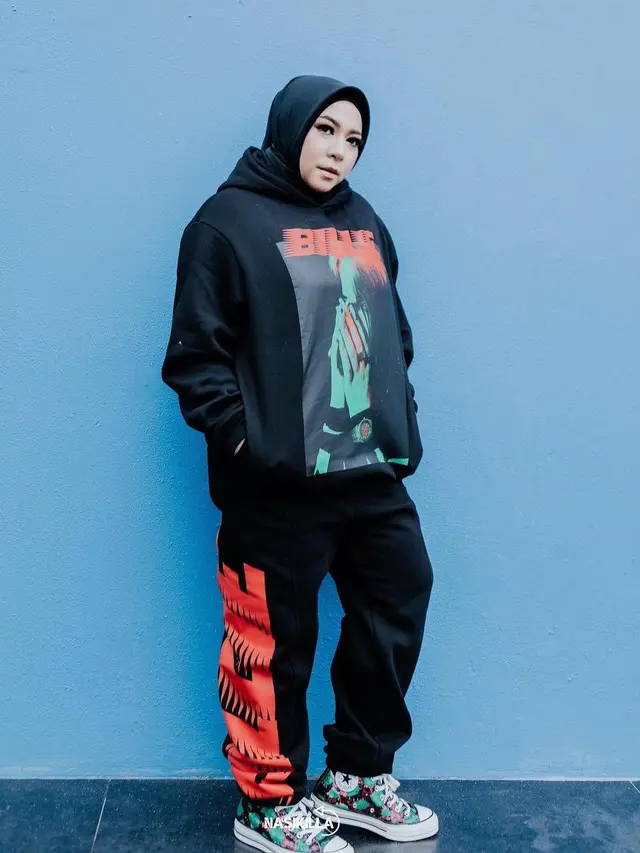 6 Potret Terbaru Melly Goeslaw yang Terlihat Makin Kurus, Banjir Pujian