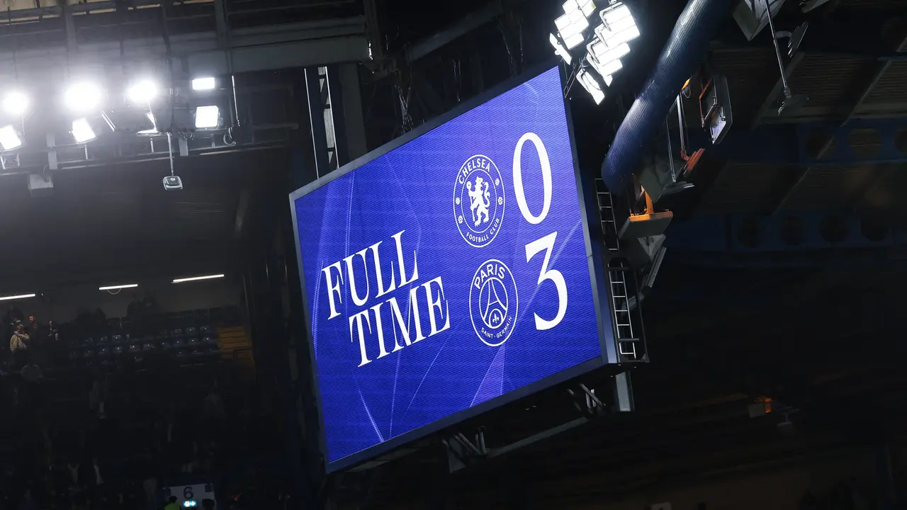 Foto: Fans Chelsea Pulang Duluan, Kecewa Berat The Blues Dipermalukan PSG di Liga Champions