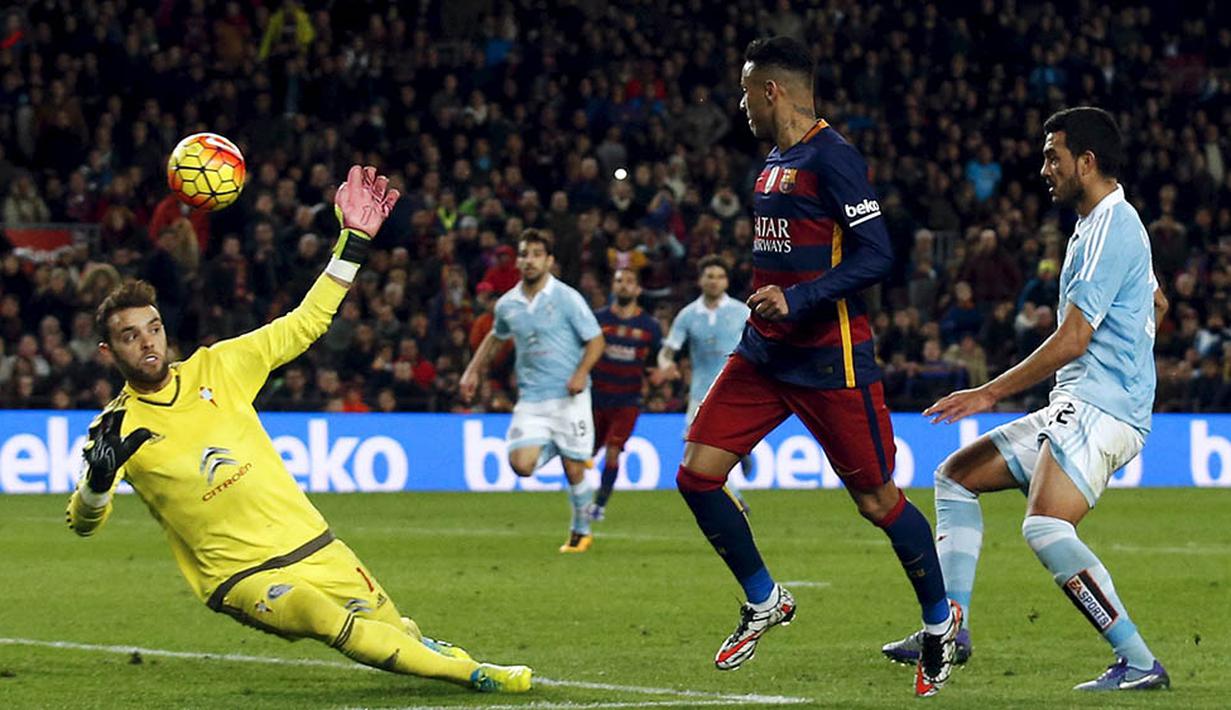 Proses terjadinya gol striker Barcelona, Neymar, ke gawang Celta Vigo pada laga La Liga di Stadion Camp Nou, Spanyol, Minggu (14/2/2016). Barcelona berhasil menaklukan Celta Vigo 6-1. (Reuters/Albert Gea)