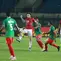 Laga kontra Bangladesh merupakan debut bagi Marc Klok di Timnas Indonesia senior asuhan Shin Tae-yong. Gelandang bertahan 29 tahun itu terpilih menjadi starter dan tampil sepanjang 90 menit di pertandingan tersebut. (Bola.com/M Iqbal Ichsan)