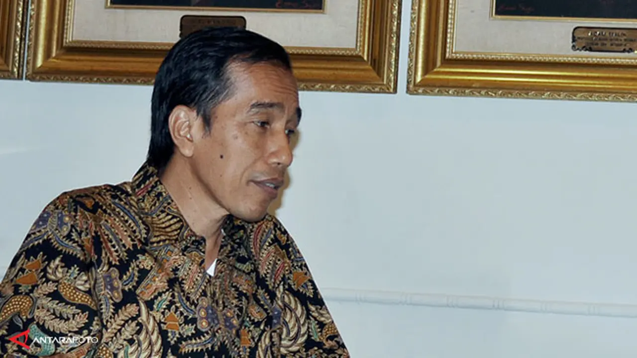 jokowi-batik131002b.jpg