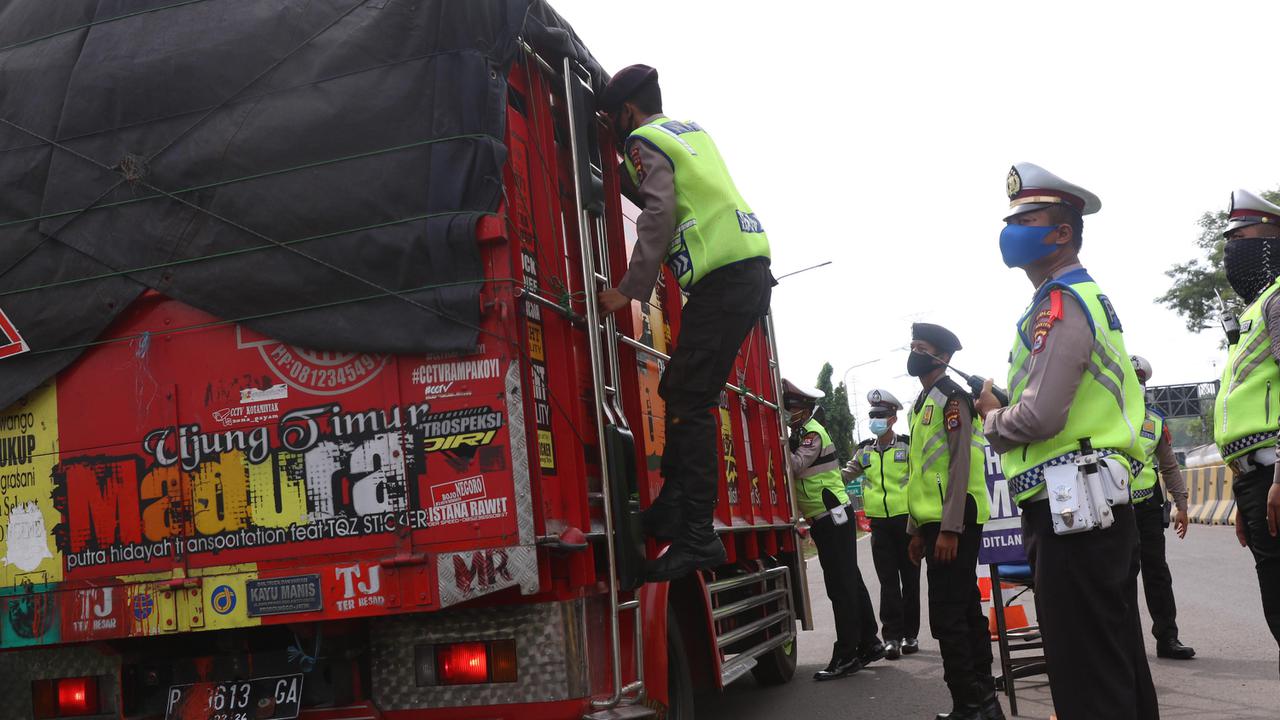Exit Tol Merak Dijaga Ketat