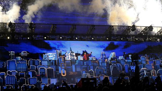 The Weeknd saat tampil di Super Bowl 2021 Halftime Show. (AP Photo/David J. Phillip)