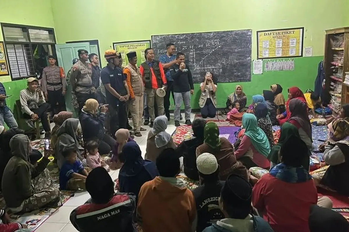 Bupati Lumajang menemui para pengungsi APG Gunung Semeru yang ada di sejumlah titik pengungsian di Lumajang (Istimewa)