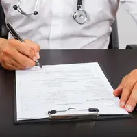 Suatu Saat Bisa Saja Rekam Medik Harus Dibuka Saat Pasien Bermasalah Sehingga Tulisan Tangan Dokter Tidak Boleh Mirip Cakar Ayam (Ilustrasi/iStockphoto)