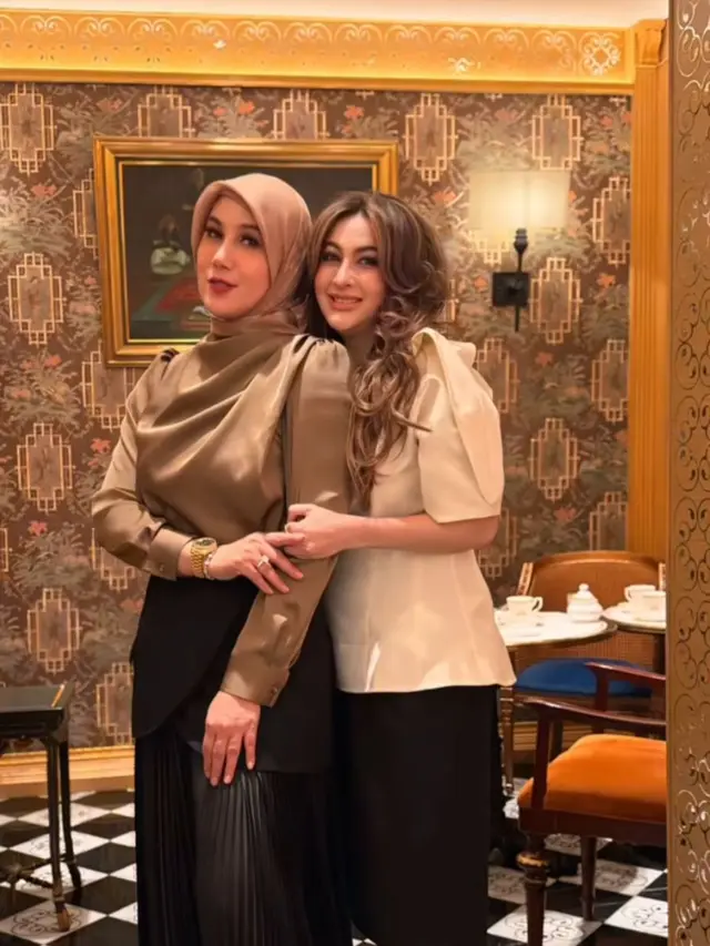 5 Potret Reunian Marini Zumarnis dan Diana Pungky Sang Ratu Sinetron Era 90-an, Bestie Awet Muda (credit: instagram.com/marinizumarnisreal).