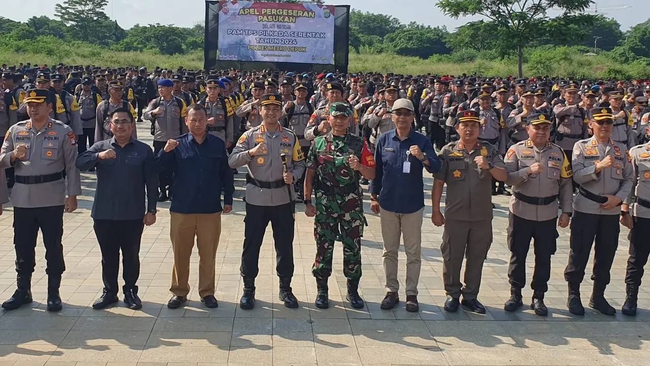 Sejumlah anggota Polri, TNI, hingga Linmas melaksanakan apel pergeseran pasukan menjelang pencoblosan Pilkada di Kota Depok