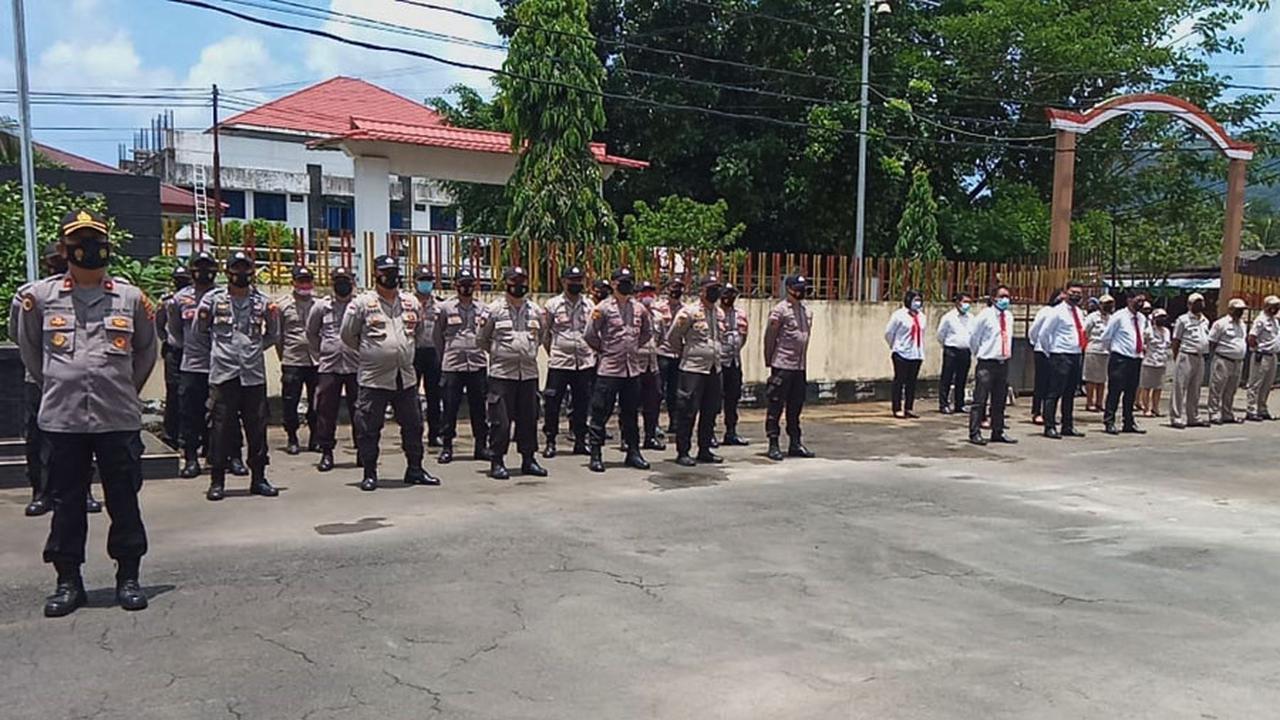 Personil Polres Kepulauan Sangihe menerima arahan dari Kapolda Sulut.