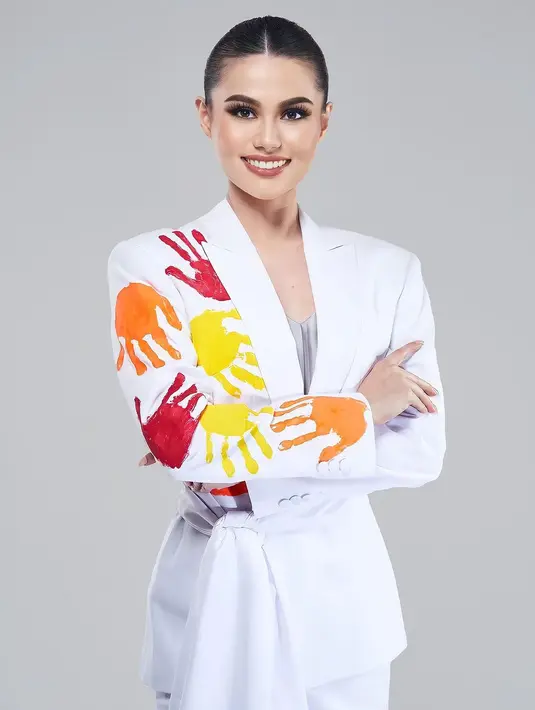 Tak hanya aktif di dunia modeling, Fabienne juga dikenal sebagai pendiri platform ‘Empower Now’ yang hadir untuk membantu korban KDRT. [Instagram/fabienne_fng]