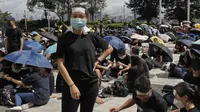 Demonstran Hong Kong di depan kantor kepolisian (AFP PHOTO)