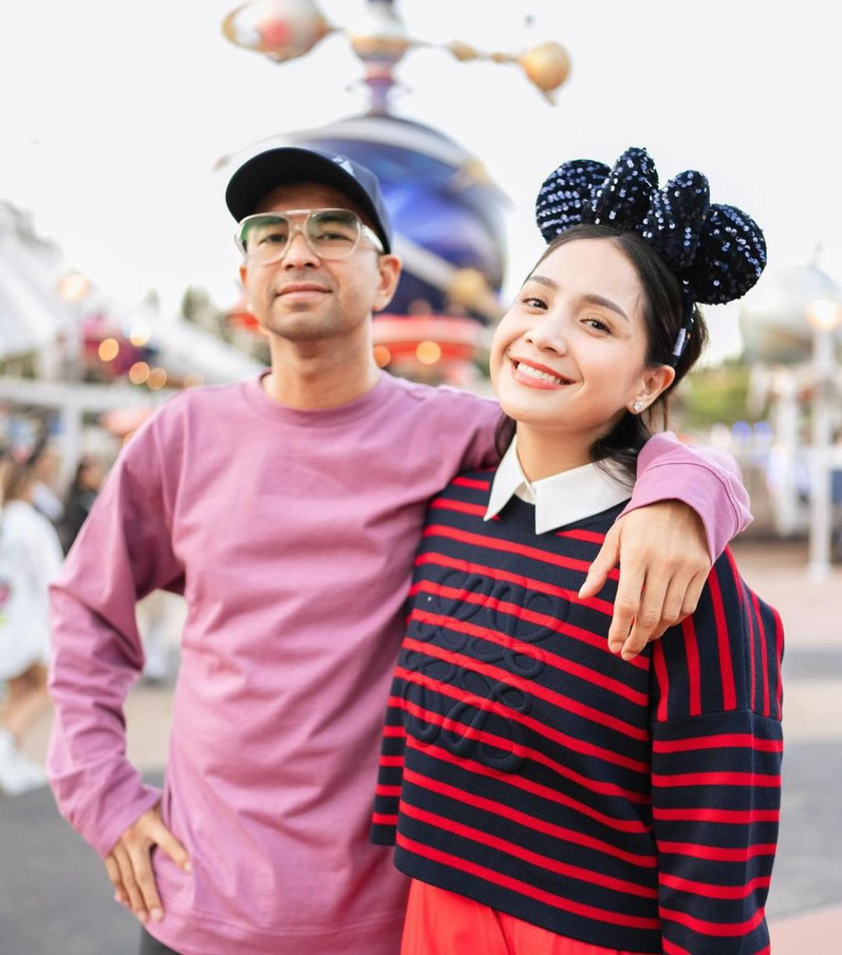 Disneyland Hongkong Jadi Saksi Keromantisan Raffi Ahmad dan Nagita Slavina