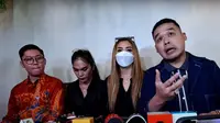 Didampingi tim kuasa hukum, DJ Verny Hasan menyampaikan 3 klarifikasi setelah ditantang balik Denny Sumargo untuk melakukan tes DNA ulang. (Foto: Dok. Instagram @vernyhasan_)