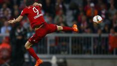 Robert Lewandowski mencetak 5 gol dalam 9 menit saja saat membawa Bayern Munchen menang 5-1 atas Wolfsburg di Bundesliga, Selasa (22/9/2015).