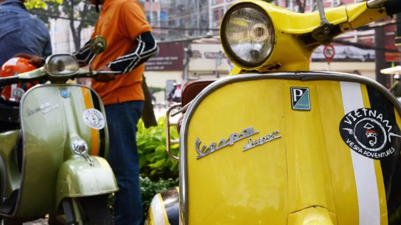 Vietnam Vespa Adventure (c)