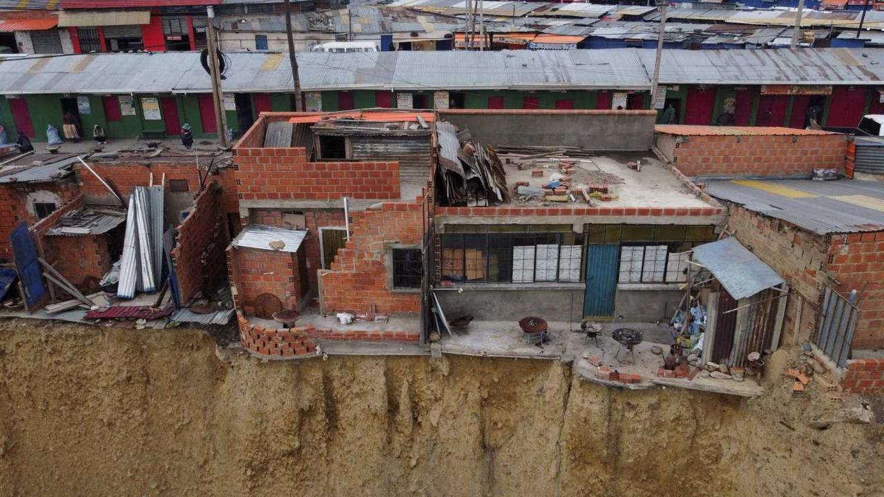 Ngerinya 'Rumah Bunuh Diri' Dihuni Para Dukun Bolivia