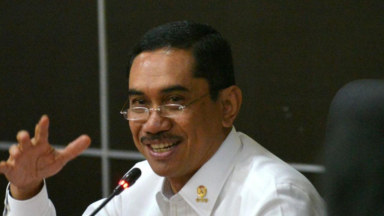 Komjen (purn) Suhardi Alius juga pernah menyamar saat menjadi Wakapolda Metro Jaya. Dirinya menyamar sebagai warga sipil yang menjadi korban kejahatan.

Agar lebih meyakinkan, Suhardi kala itu rela memakai sandal jepit, kaus biasa dan celana jeans saja.