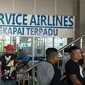 Para calon penumpang yang jadwal penerbangannya dibatalkan di Bandara Sam Ratulangi Manado, Kamis (18/4/2024), diarahkan menuju Customer Service Airlines untuk penjadwalan kembali penerbangan.