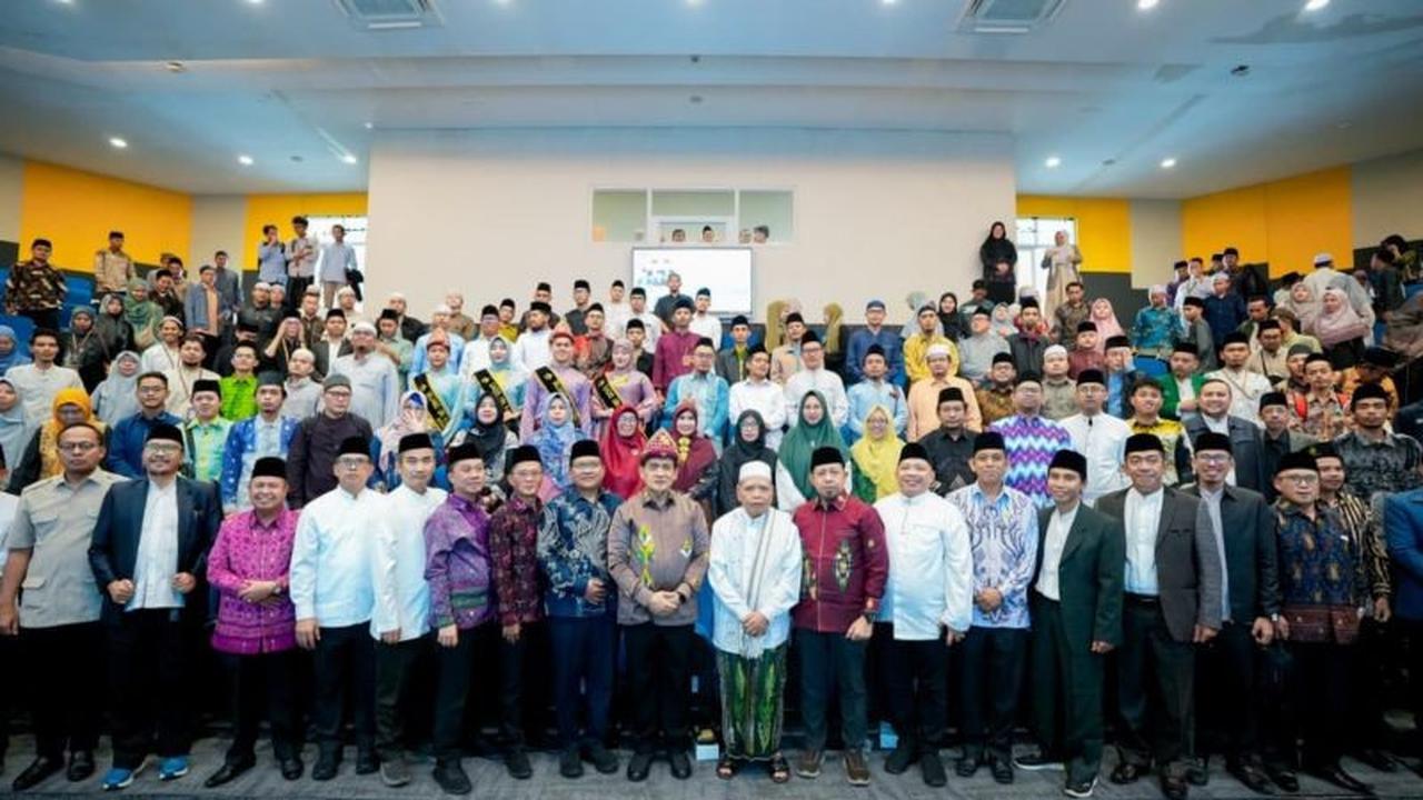 Wamenag Dorong Transformasi Pesantren Modern: Lahirkan Generasi Berwawasan Luas dan Adaptif