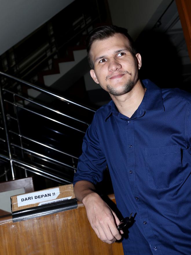 Bertangan Besi, Stuart Collin Tunda Sekolah Pilot - Celeb 