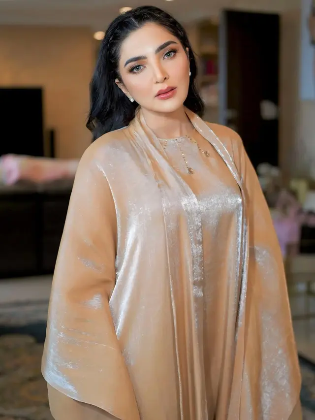 Potret Ashanty Pakai Kaftan Satin