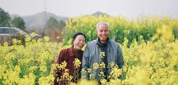 Ilustrasi orang tua, lansia, ayah ibu, kakek nenek. (Photo by Jaddy Liu on Unsplash)