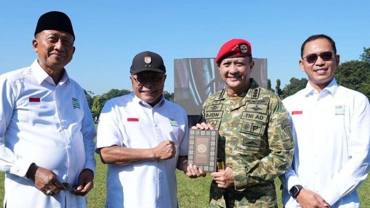 Sinar Mas Wakafkan Ribuan Al Quran untuk Kopassus dan Kementerian Luar Negeri
