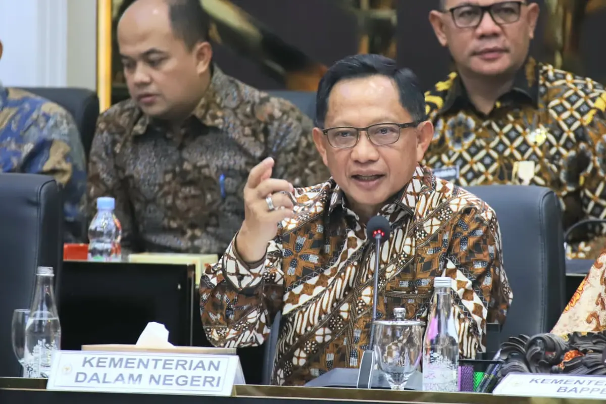 Menteri Dalam Negeri Muhammad Tito Karnavian saat menghadiri rapat kerja bersama Badan Legislasi DPR RI di Kompleks Parlemen, Senayan, Jakarta. (Istimewa)