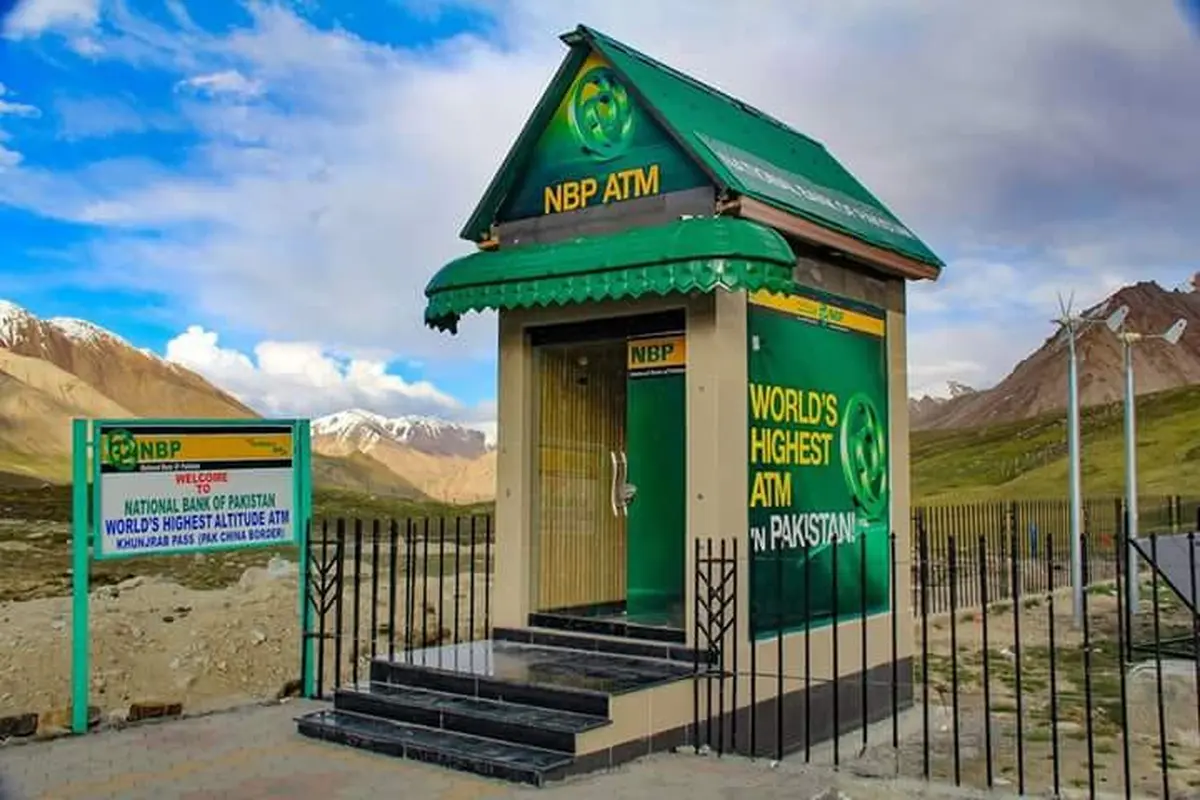 ATM NBP di Pegunungan Karakoram, Pakistan. (Unofficial Skardu/Facebook)