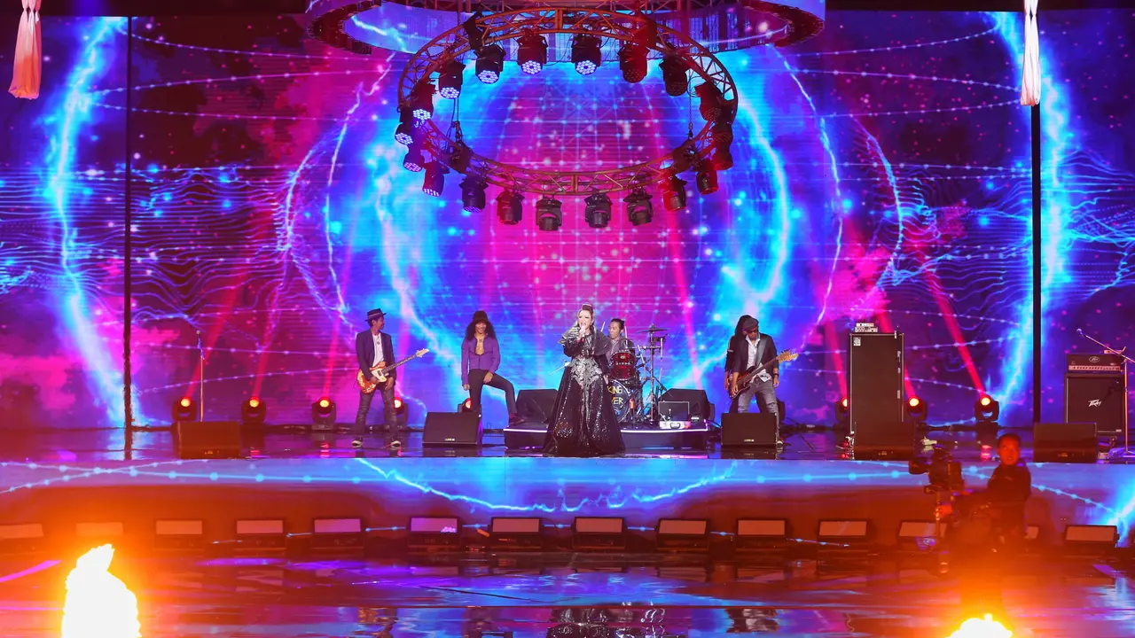 [Fimela] Slank dan Soimah HUT Indosiar ke-25