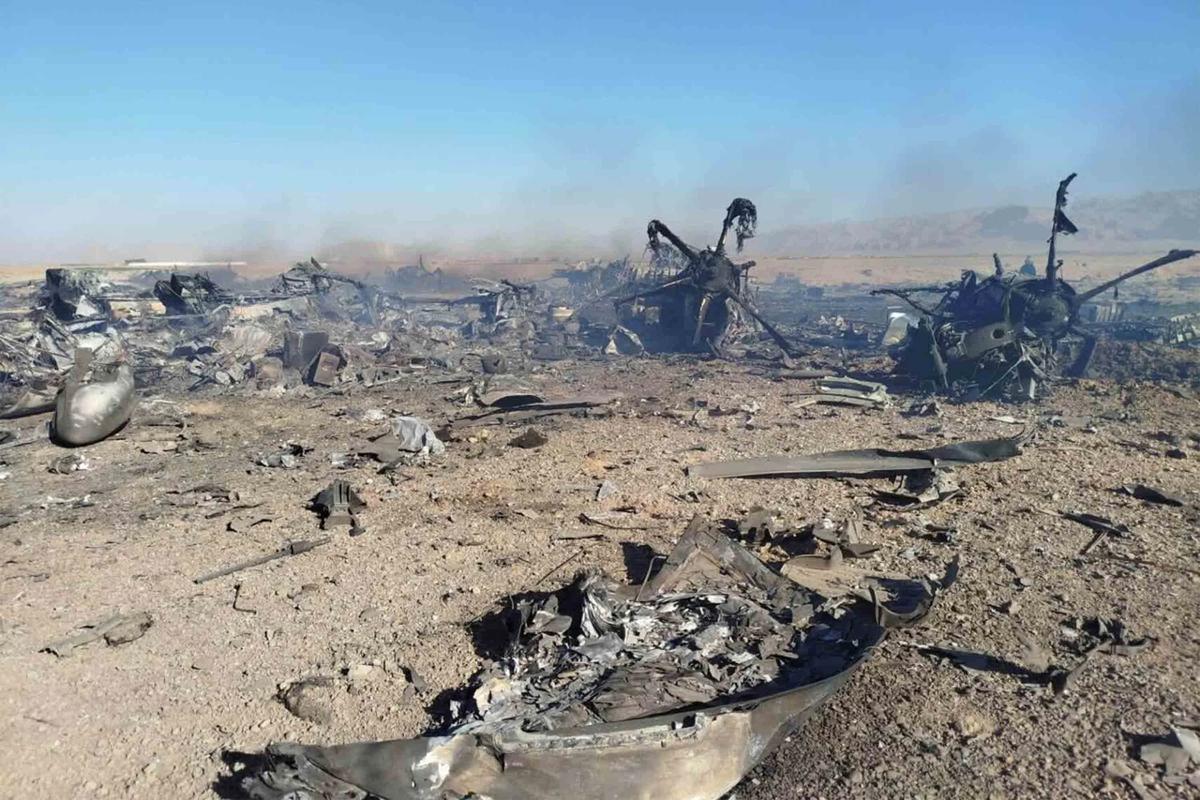 FOTO: Iran Pamerkan Puing Pesawat AS yang Dihancurkan dalam Operasi Militer