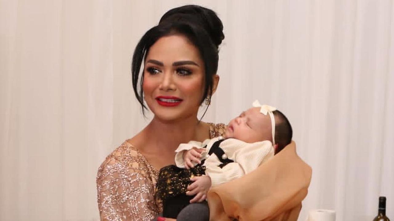 Krisdayanti dan Ameena Atta. (Foto: Dok. Instagram @krisdayantilemos)