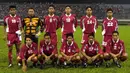 Pemain Timnas Indonesia, Ismed Sofyan (4), berpose bersama pemain lainnya sebelum dimulainya pertandingan Piala Asia 2000 yang berlangsung di Lebanon pada 3 Agustus 2000. Ismed Sofyan tampil sebanyak enam kali di Piala Asia edisi 2000, 2004 dan 2007. (AFP/Amin)