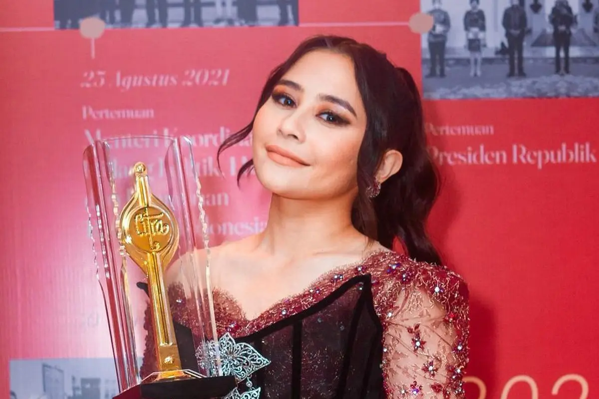 Prilly Latuconsina (Instagram/prillylatuconsina96)
