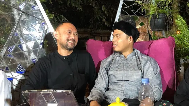 Aktif Ikut Kajian, Ini 6 Potret Ronal Surapradja yang Kini Makin Religius