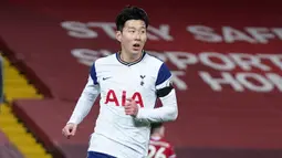 Di posisi 3-5 ditempati oleh striker Tottenham Hotspur, Son Heung-Min. Duetnya bersama Harry Kane di Spurs merupakan duet terbaik pencetak gol dan pemberi assist di Liga Top Eropa. Son Heung-Min telah membuat jumlah gol dan assist yang sama dengan Raheem Sterling, 31. (AFP/Jon Super/Pool)