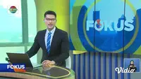 Perbarui informasi Anda bersama Fokus (13/07) dengan berita-berita sebagai berikut, Kaum Ibu Protes Proyek Pabrik, Ukur Jarak Sekolah dengan Meteran, Harga Daging Ayam Melambung Tinggi, Perahu Kayu Terbalik Dihantam Gelombang.