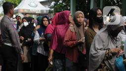Beras SPHP belakangan ini menjadi pilihan alternatif sejumlah konsumen di tengah melonjaknya harga pangan. (merdeka.com/Imam Buhori)