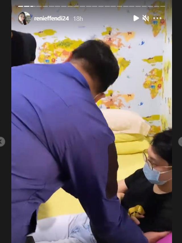 Dramatis, Ini 6 Potret Detik-detik dr. Richard Dijemput Paksa Polisi yang Disaksikan Istri