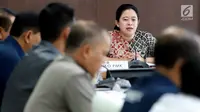 Menteri Koordinator Pembangunan Manusia dan Kebudayaan Puan Maharani memimpin rapat tingkat menteri di Kantor Kemenko PMK, Jakarta, Kamis (17/5). Rapat tersebut membahas  keamanan jelang Asian Games 2018. (Liputan6.com/Johan Tallo)