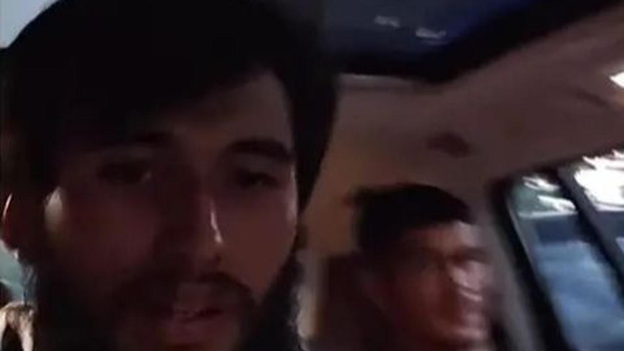 Setelah dikabarkan berpisah dari Wulan Guritno, dia memilih untuk membiarkan jenggotnya tumbuh lebat.