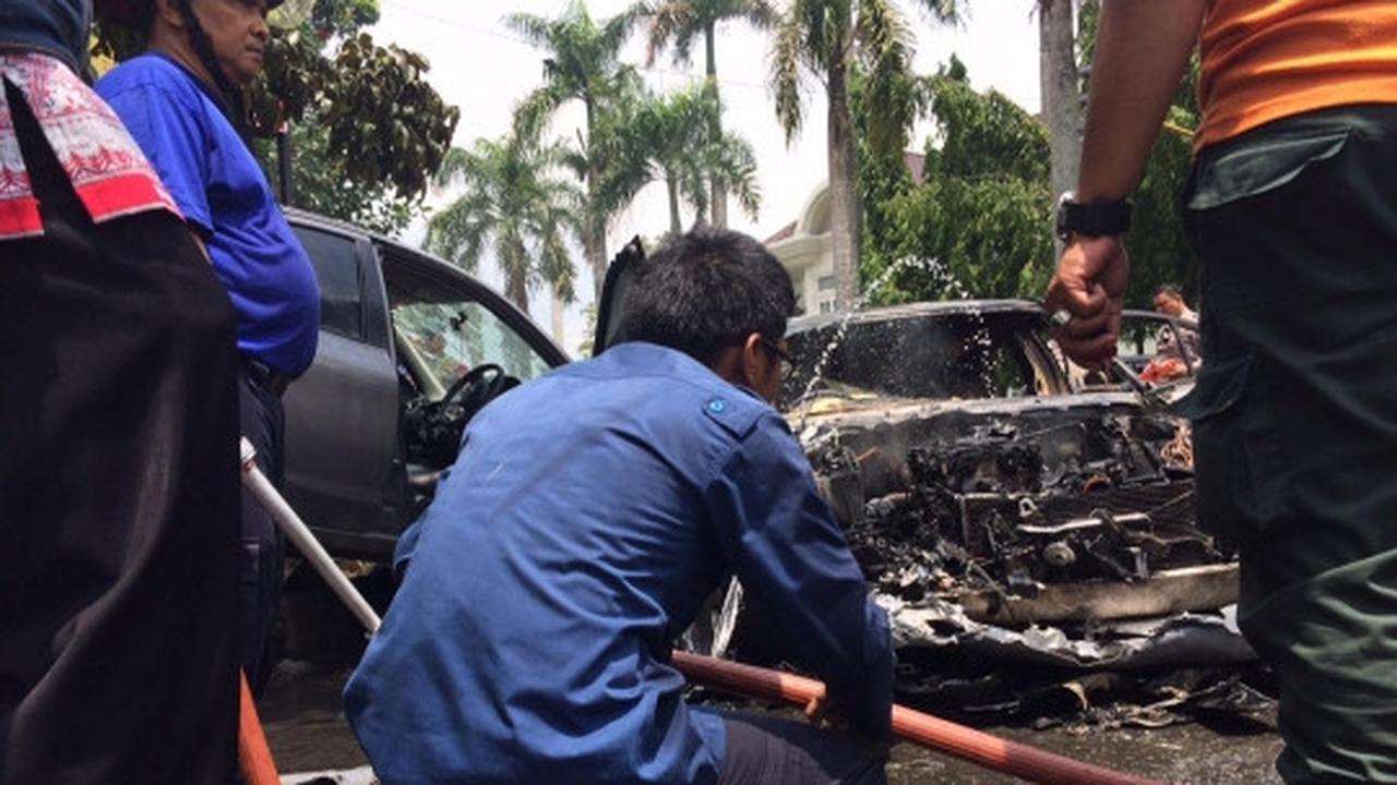 Ini kondisi Mercy hangus terbakar usai tabrak Nissan March di Medan