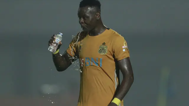 Striker Bhayangkara FC, Ezechiel Endouasel
