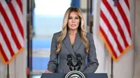 Kode Busana Melania Trump Saat Bantah Terlibat Skandal Epstein