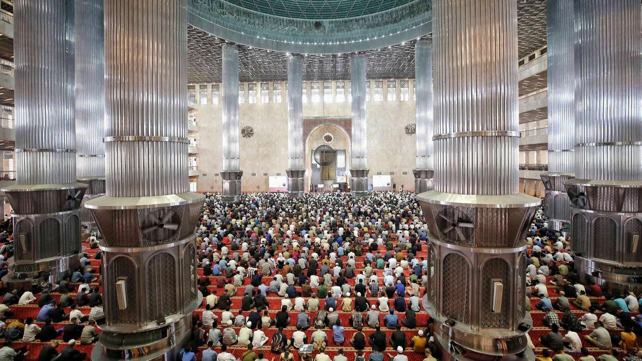 Salat Jumat pertama Ramadan 1446 Hijriah di Masjid Istiqlal