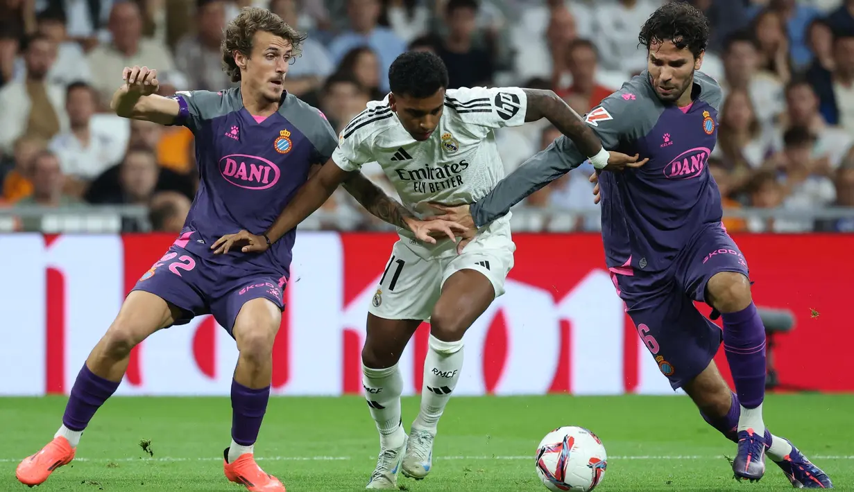 Real Madrid berhasil membungkam tim tamu Espanyol dengan skor 4-1. (Thomas COEX/AFP)