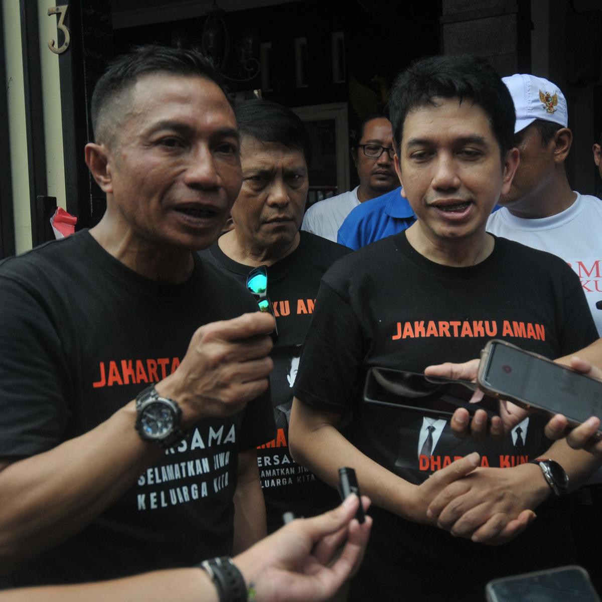 Pasangan Dharma Pongrekun-Kun Wardana kampanye blusukan ke pasar Serdang