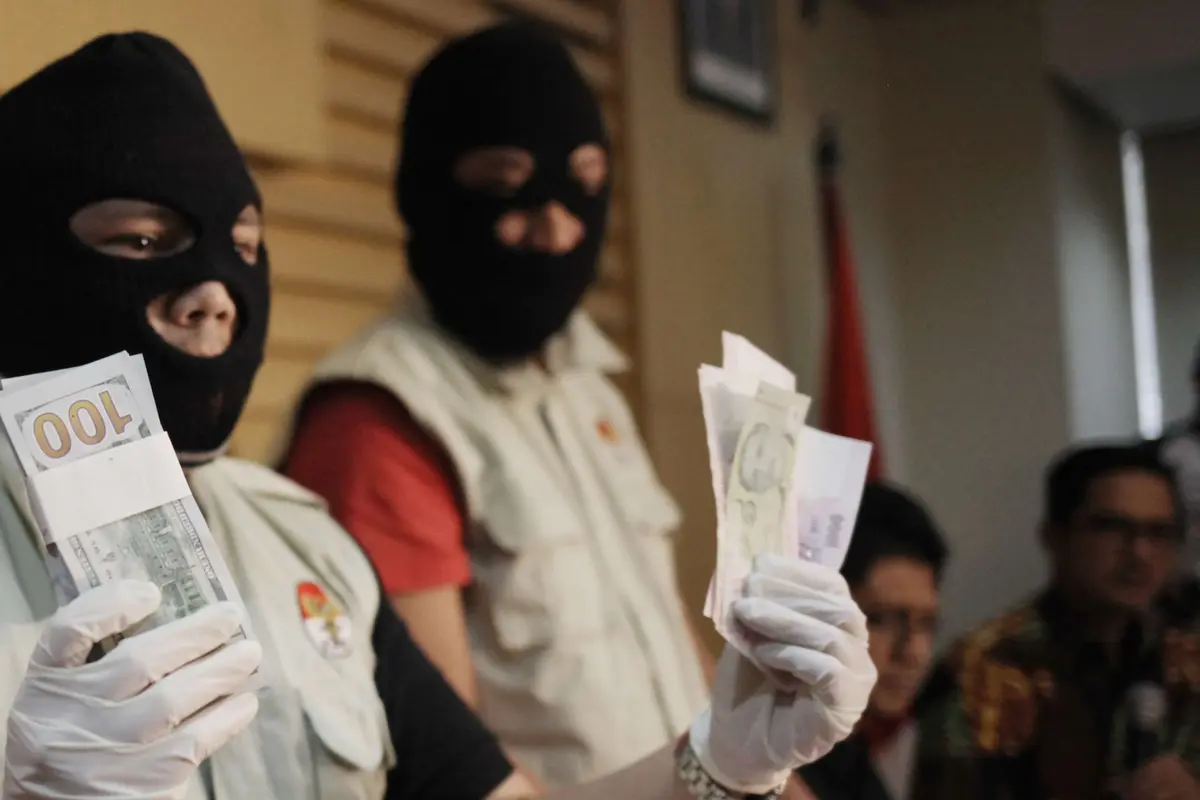 20161231 Ini Uang 2 Miliar Hasil Operasi Tangkap Tangan Bupati Klaten 